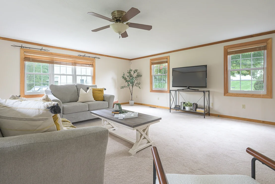 Photo of 49 Fieldstone Dr