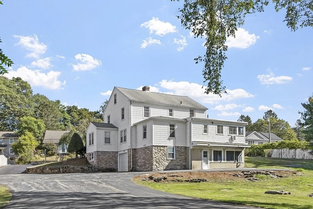 Photo of 256 Massasoit Rd