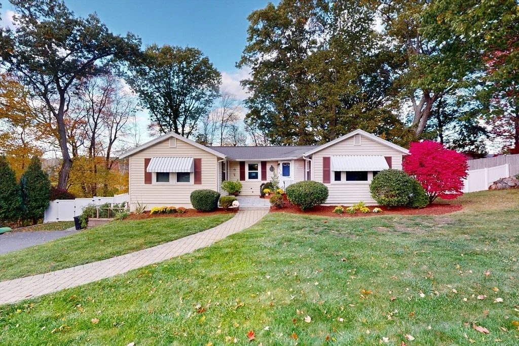 Photo of 1393 Trapelo Road