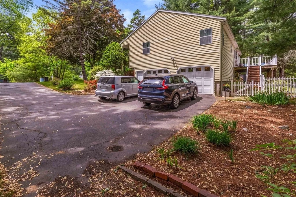 Photo of 15 Conestoga Rd
