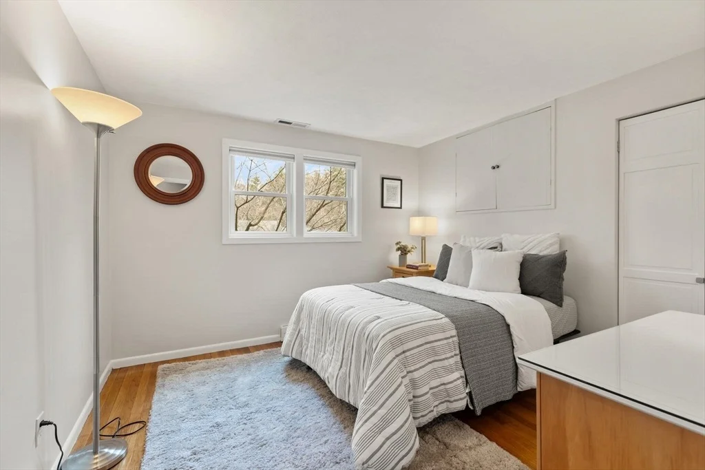 Photo of 31 Meadowbrook Rd