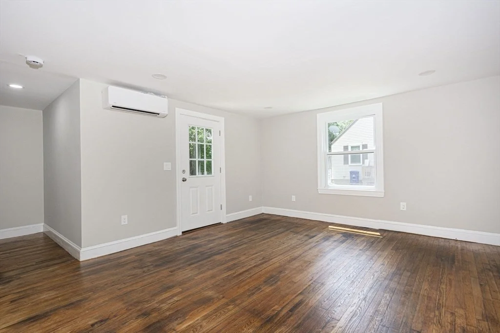 Photo of 394 Douglas St