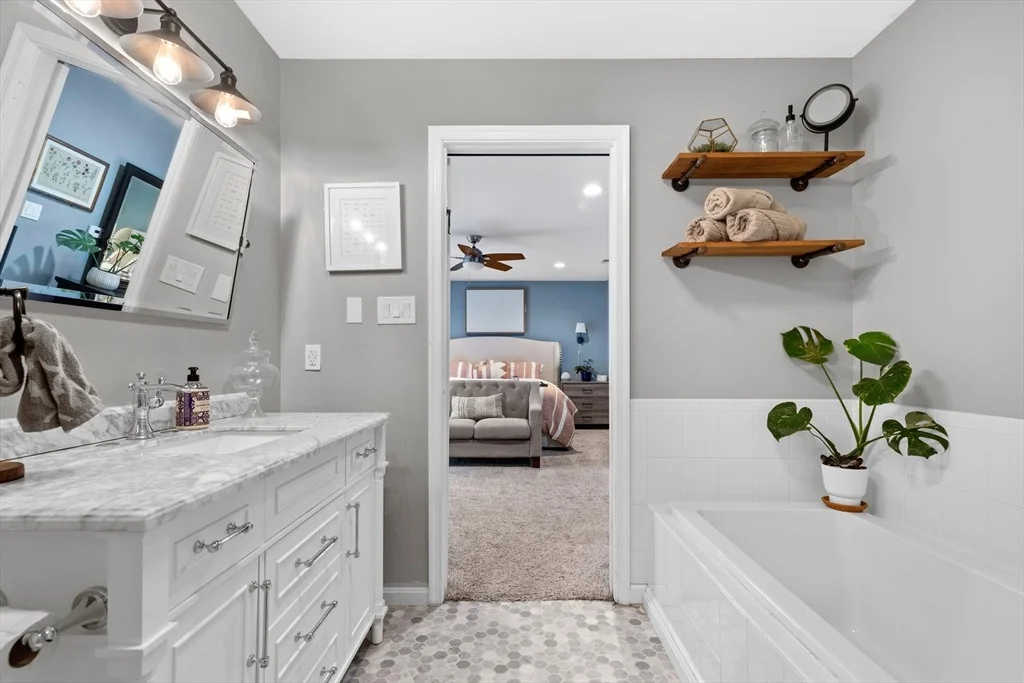 Photo of 24 Moon Compass Ln