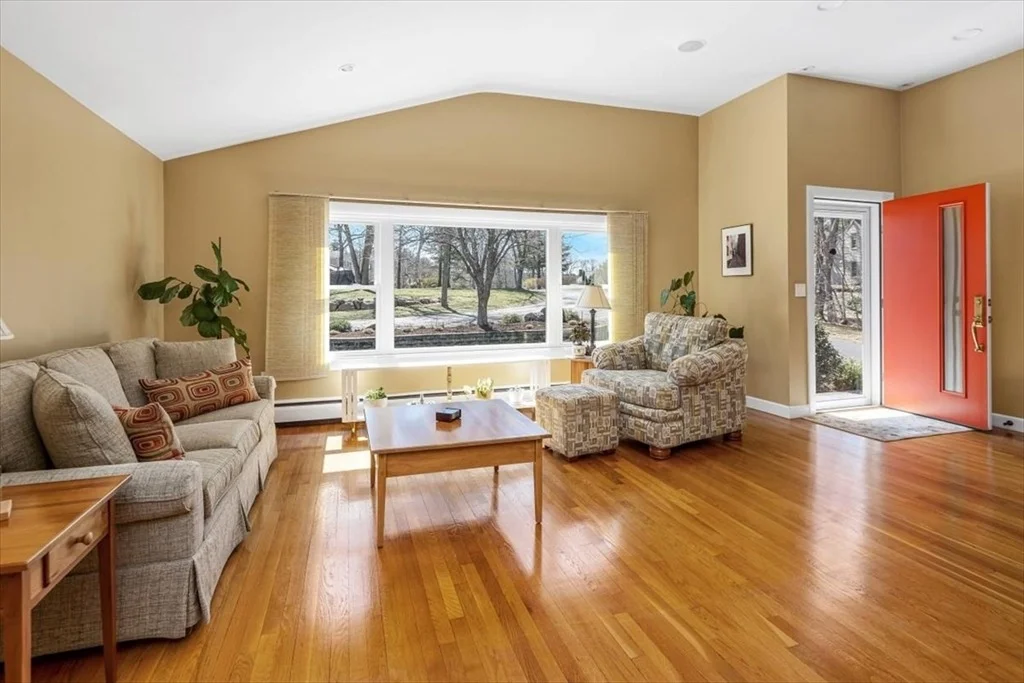 Photo of 7 Peter Hobart Dr