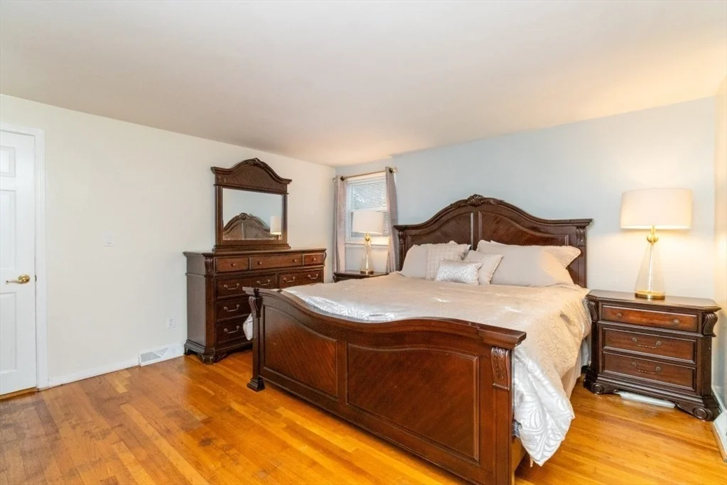 Photo of 89 Fernandez Cir