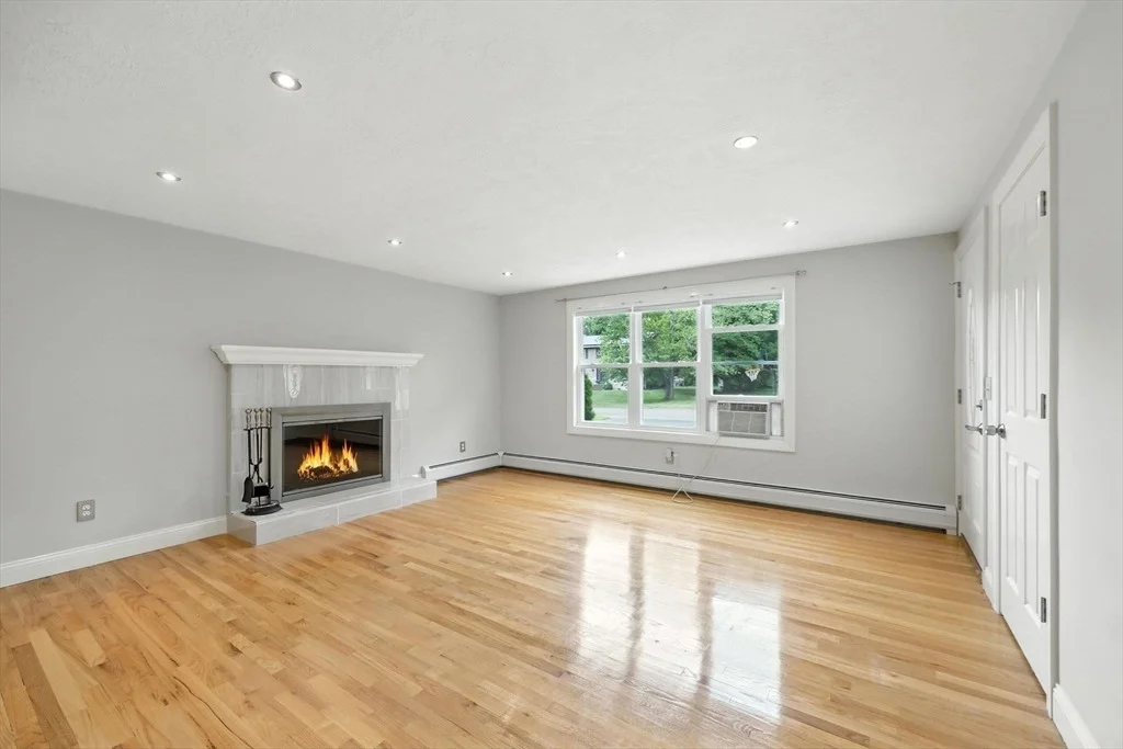 Photo of 6 Oakridge Cir