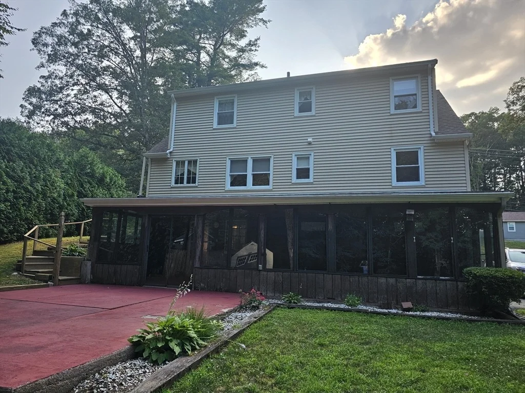 Photo of 152 Shaker Rd