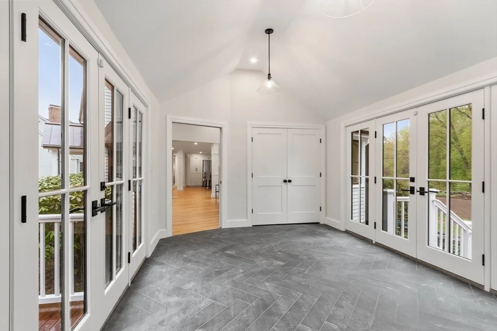 Photo of 127 Lee Dr