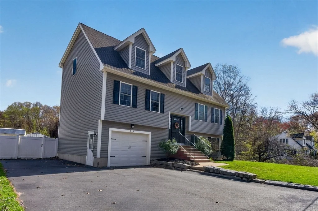 Photo of 219 River Rd