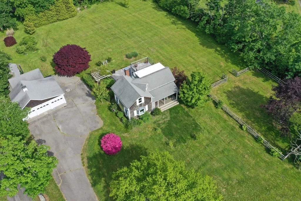 Photo of 460 W Main Rd