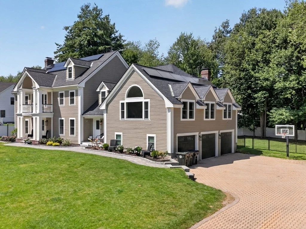 Photo of 4 Fairway Dr