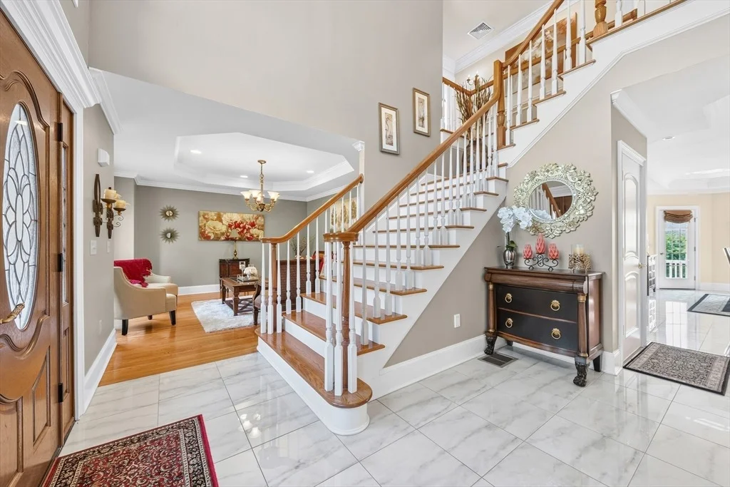 Photo of 385 Scott Rd