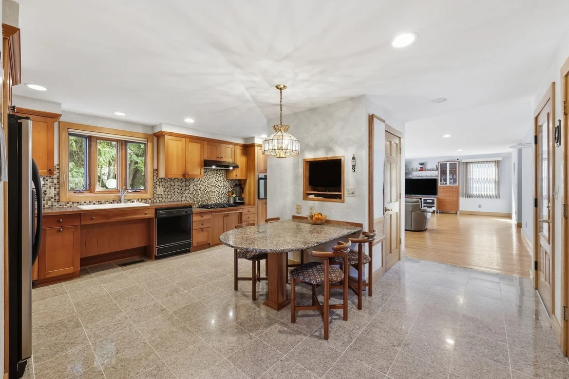 Photo of 98 Meadowlark Dr