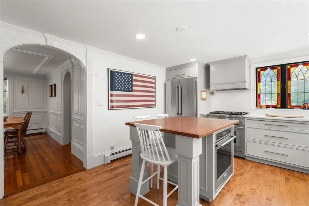 Photo of 979 Summer Street