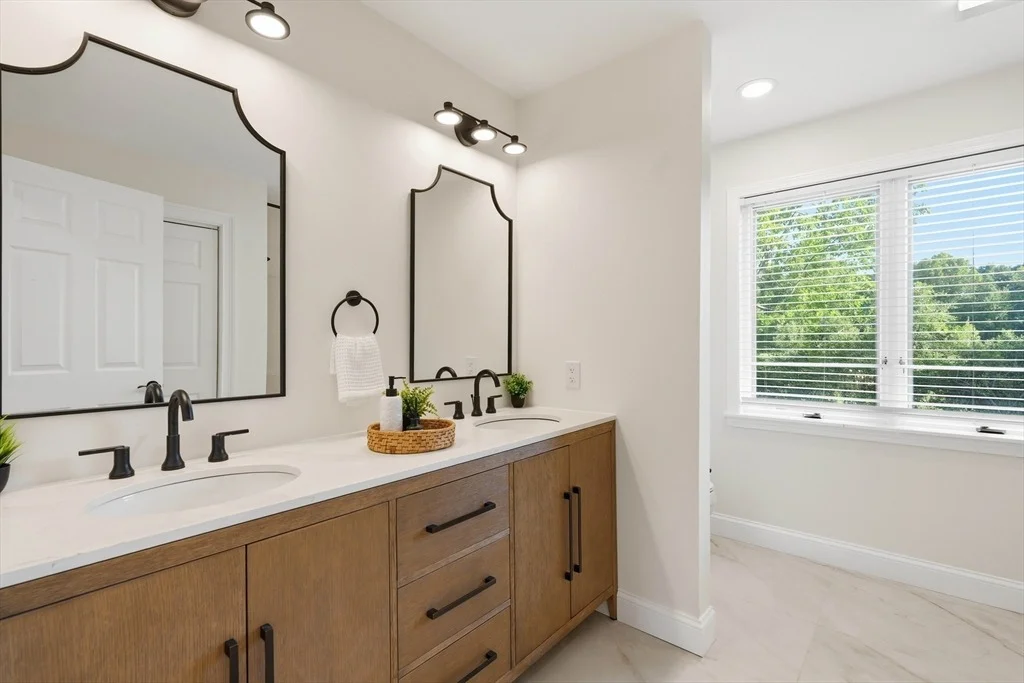 Photo of 93 Jonquil