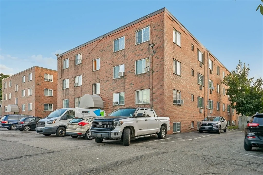 Photo of Unit 23 at 21 Staples Ave