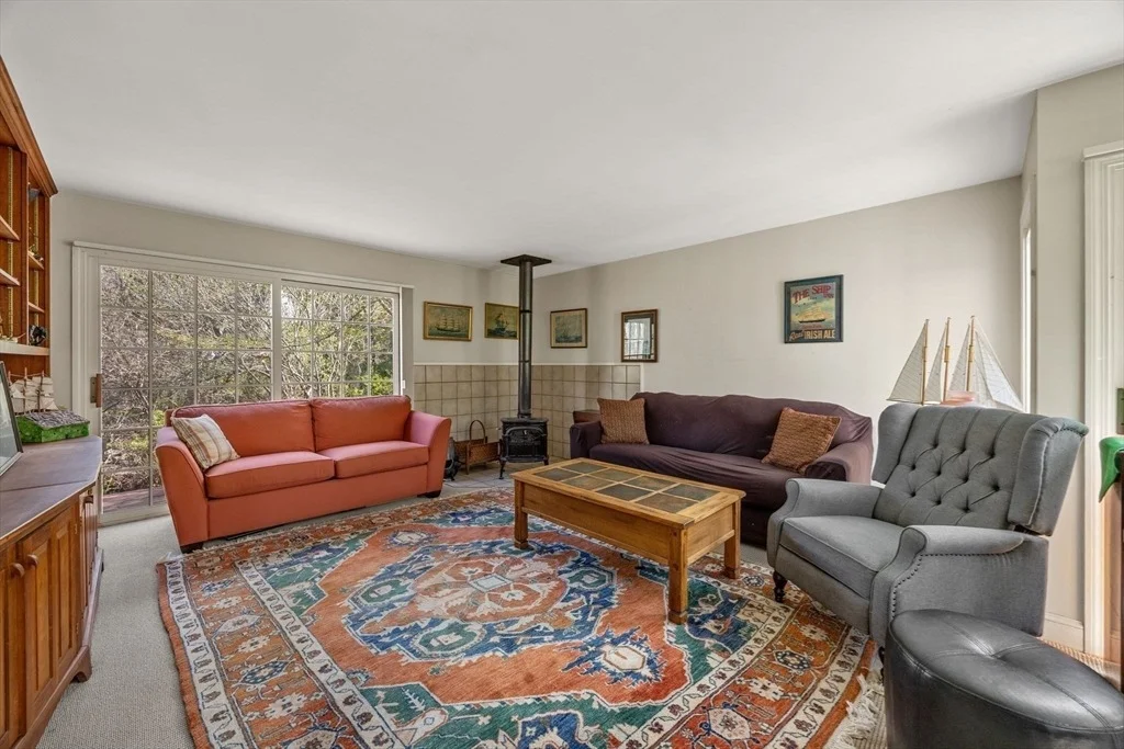 Photo of 90 Comanche Dr