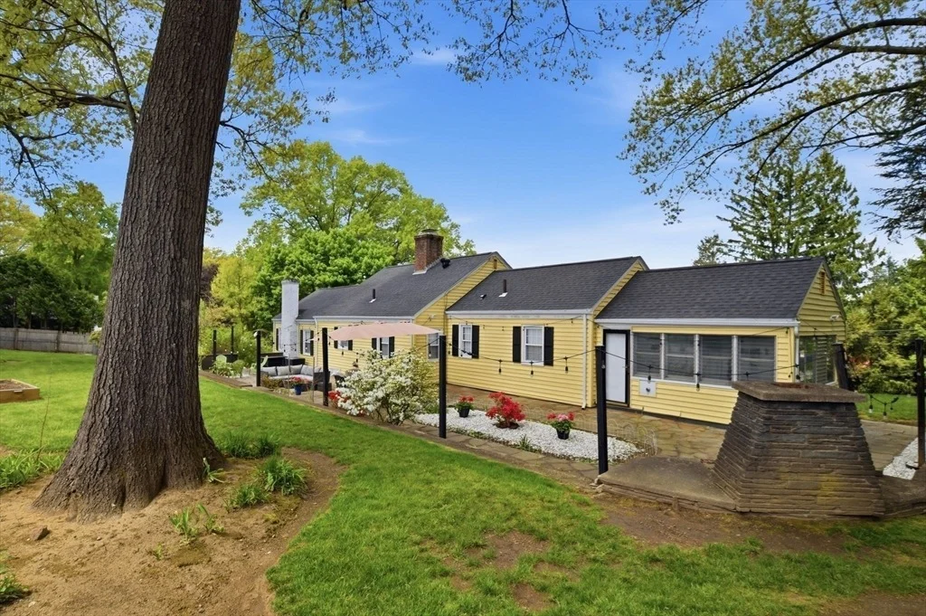 Photo of 620 Roosevelt Ave