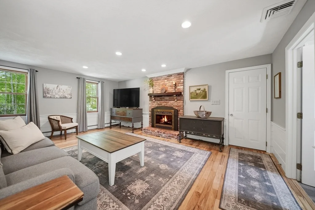 Photo of 16 Parsonage Hill Rd