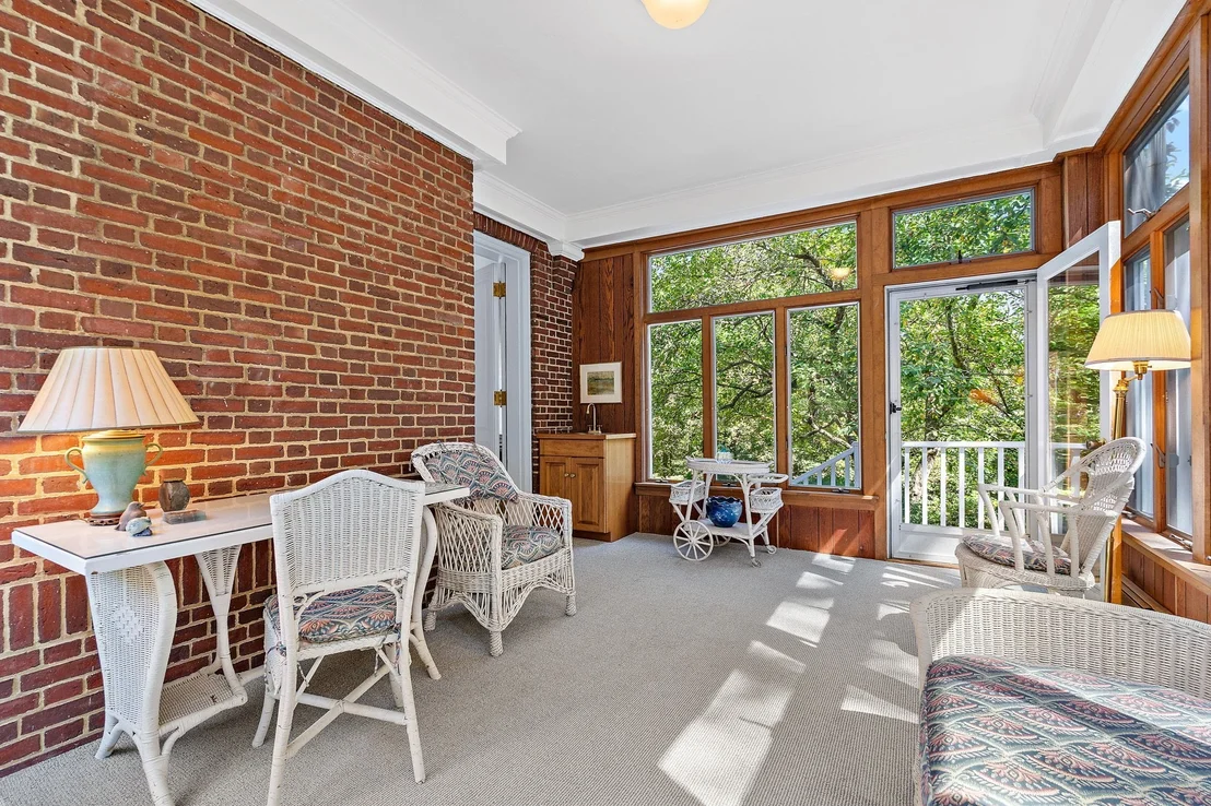 Photo of 8 Oakmount Circle