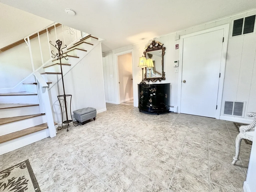 Photo of 41 Constantine Dr