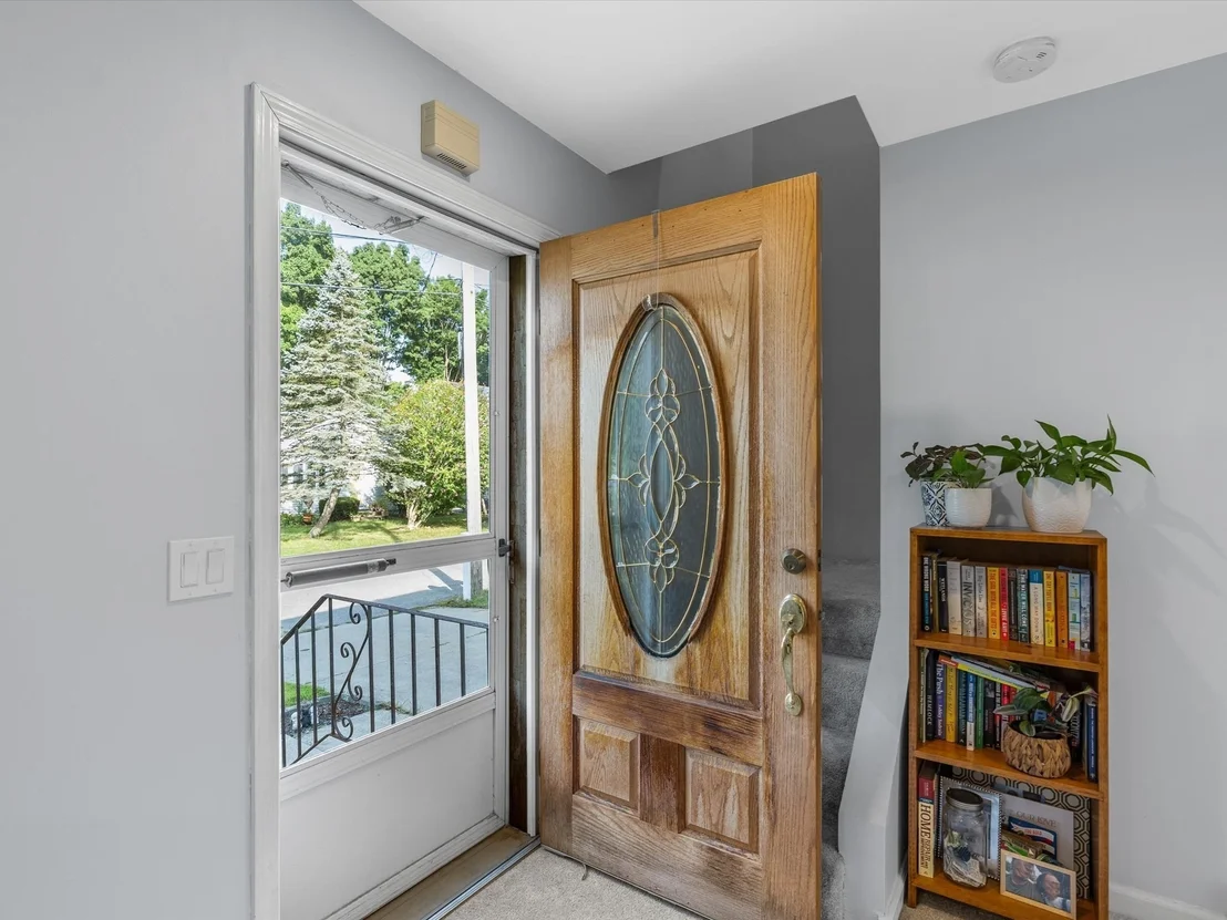 Photo of 6 Buttonwood Ln