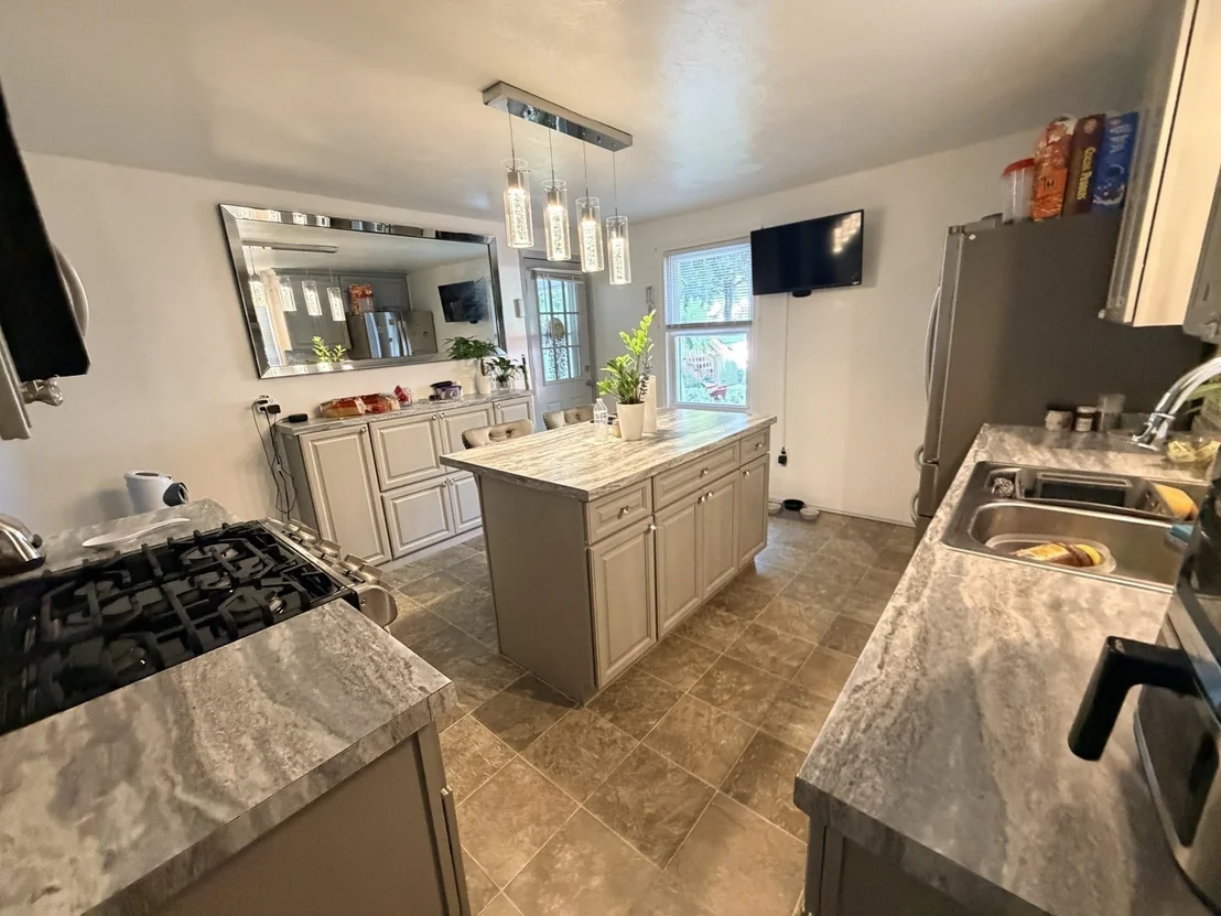 Photo of 169 Roosevelt Ave