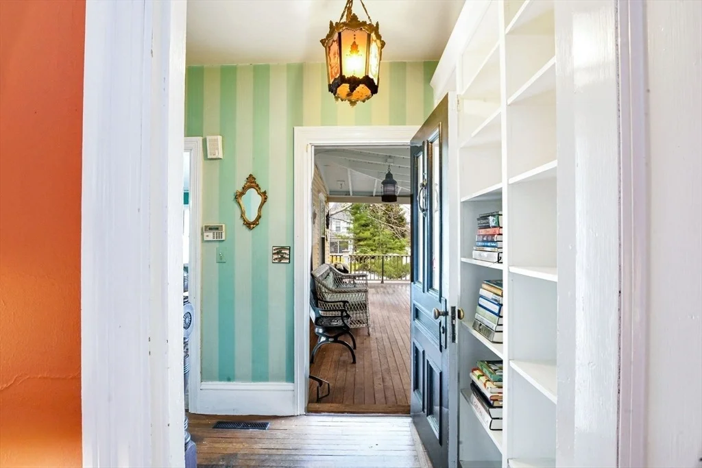 Photo of 1331 Main St