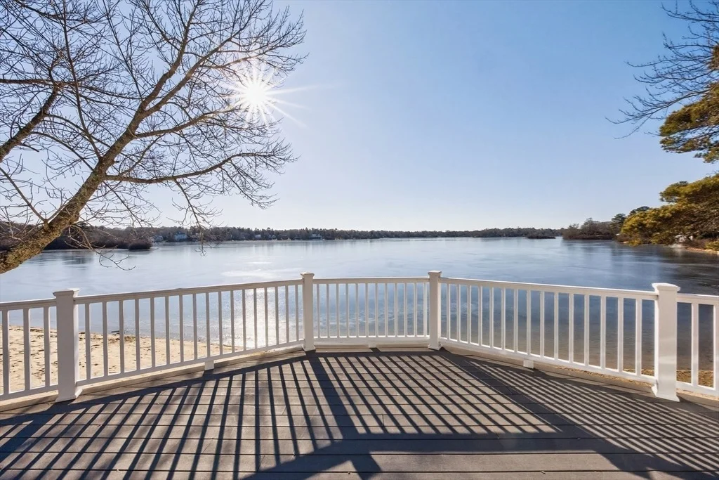 Photo of 357 Lakeside Drive West