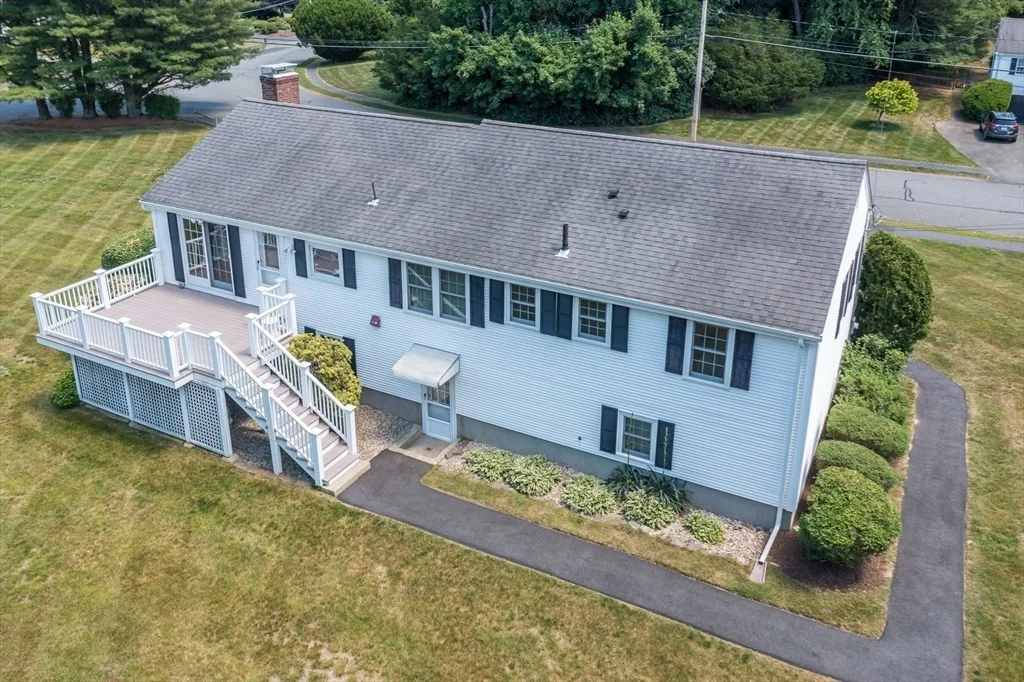Photo of 9 Riverbend Dr