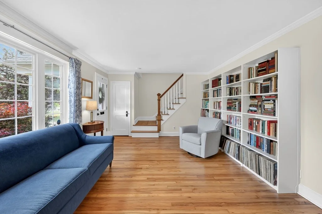 Photo of 378 Roosevelt Ave