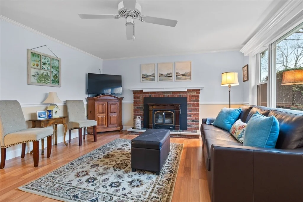 Photo of 44 Beach Point Rd