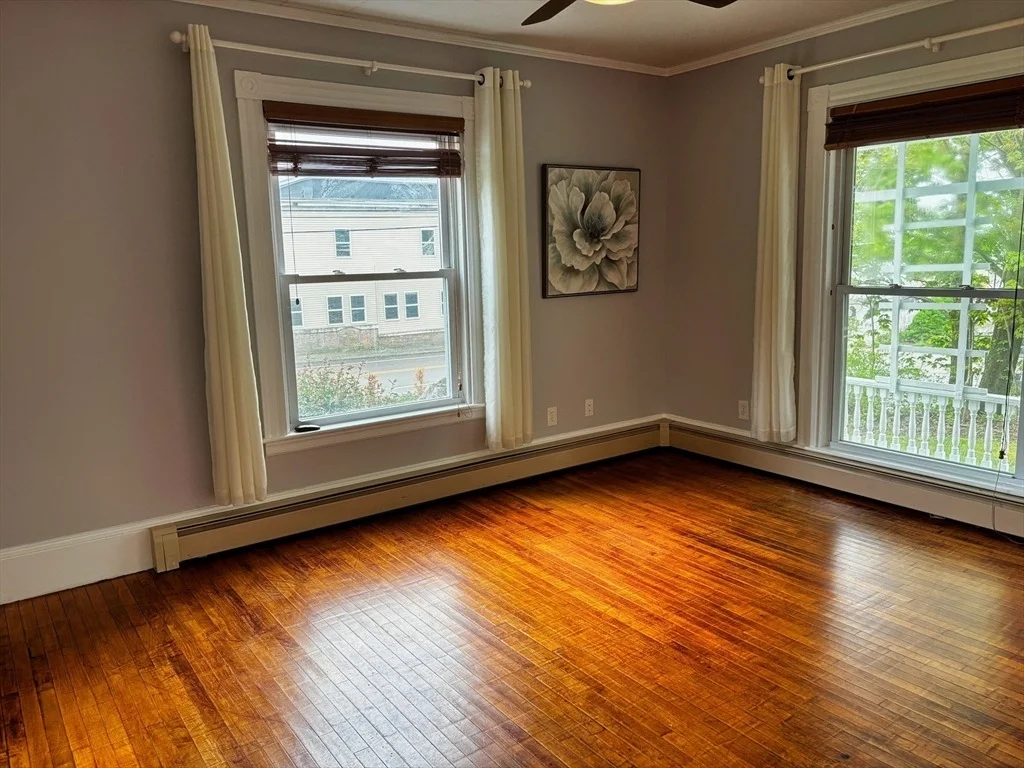 Photo of 1048 Main St