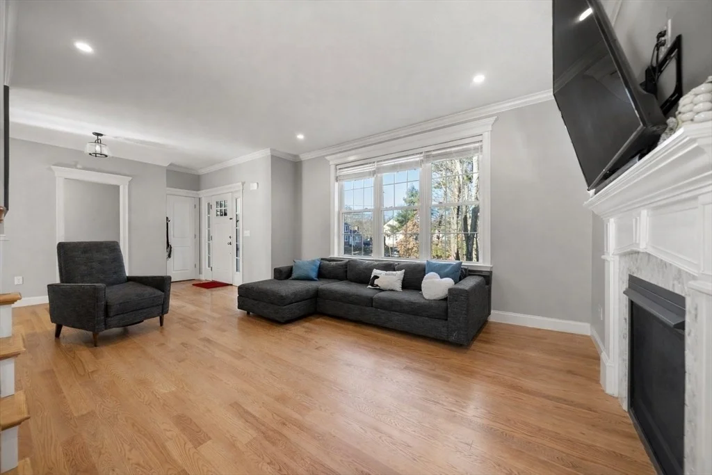 Photo of 24 Lynn Dr