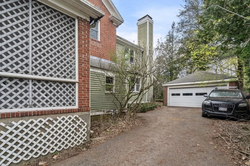 Photo of 10 Stoneleigh Cir