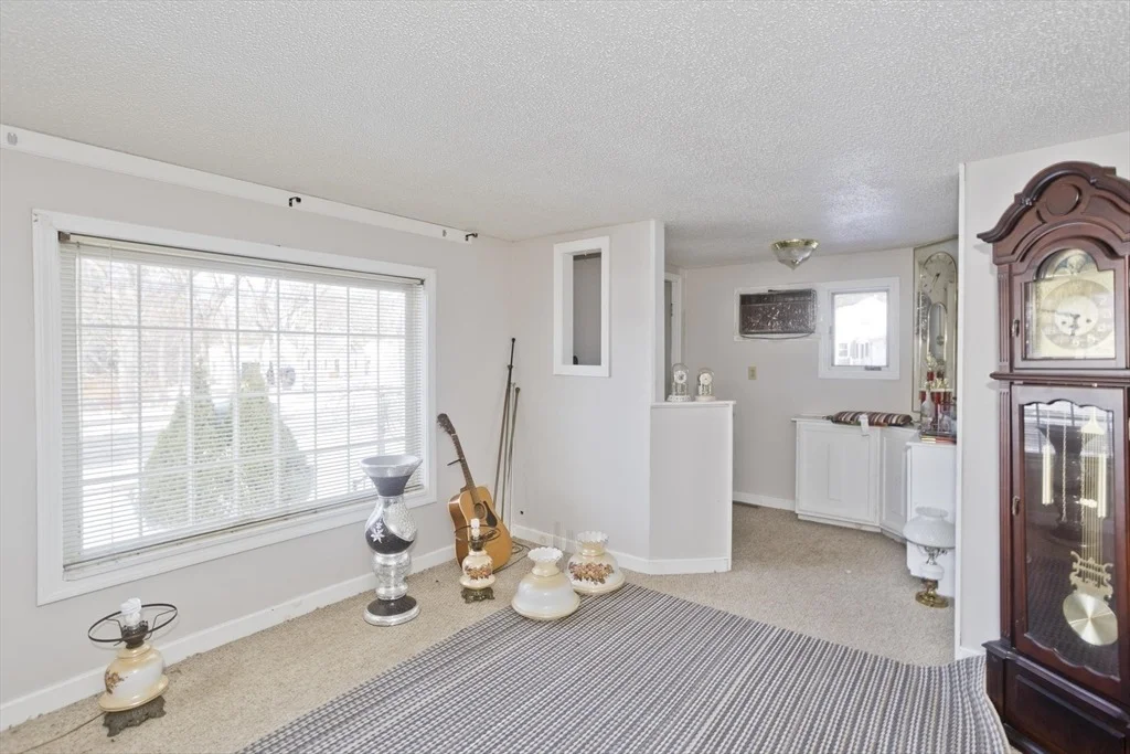 Photo of 647 Plumtree Rd