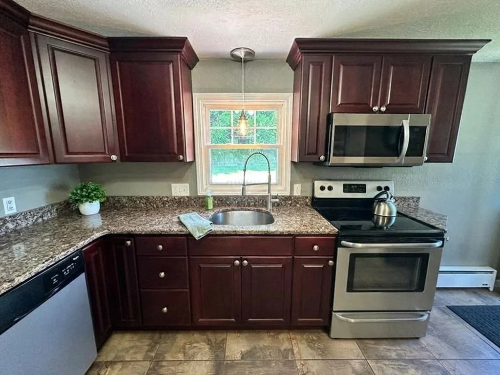 Photo of 170 Treetop Ave