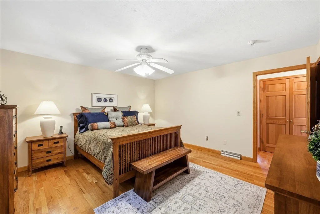 Photo of 142 Oak Knoll Cir