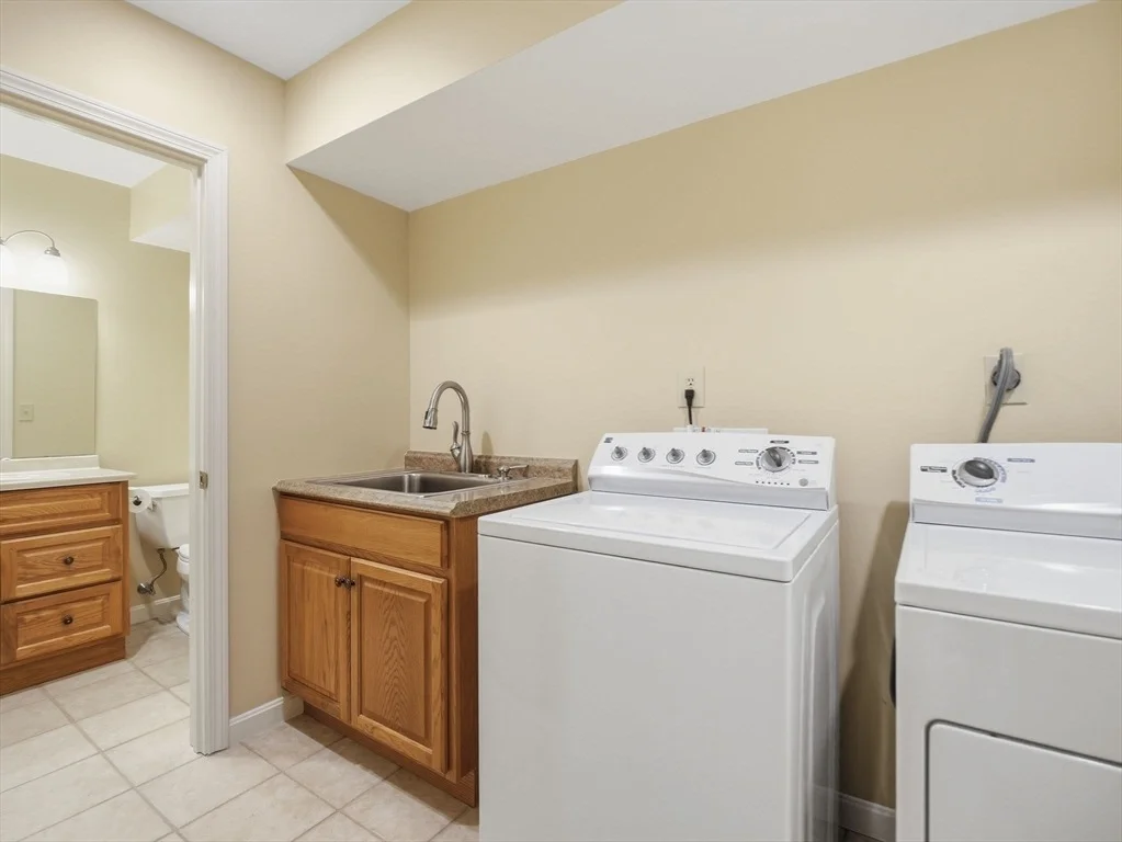 Photo of Unit 3901 at 3901 Knightsbridge Close