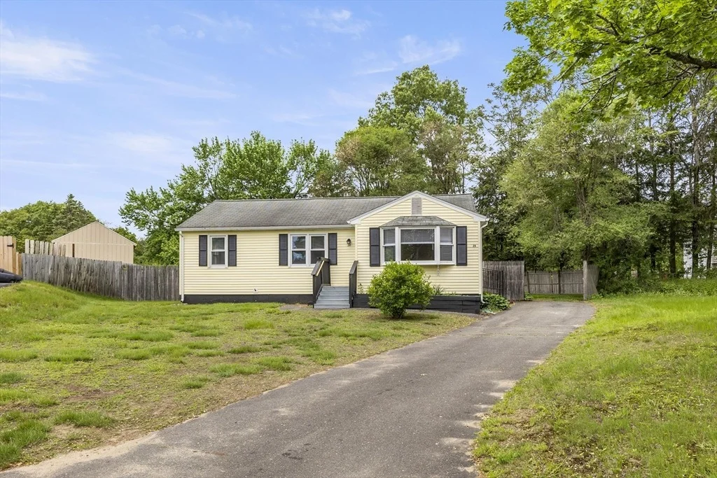 Photo of 28 Bog Hollow Rd