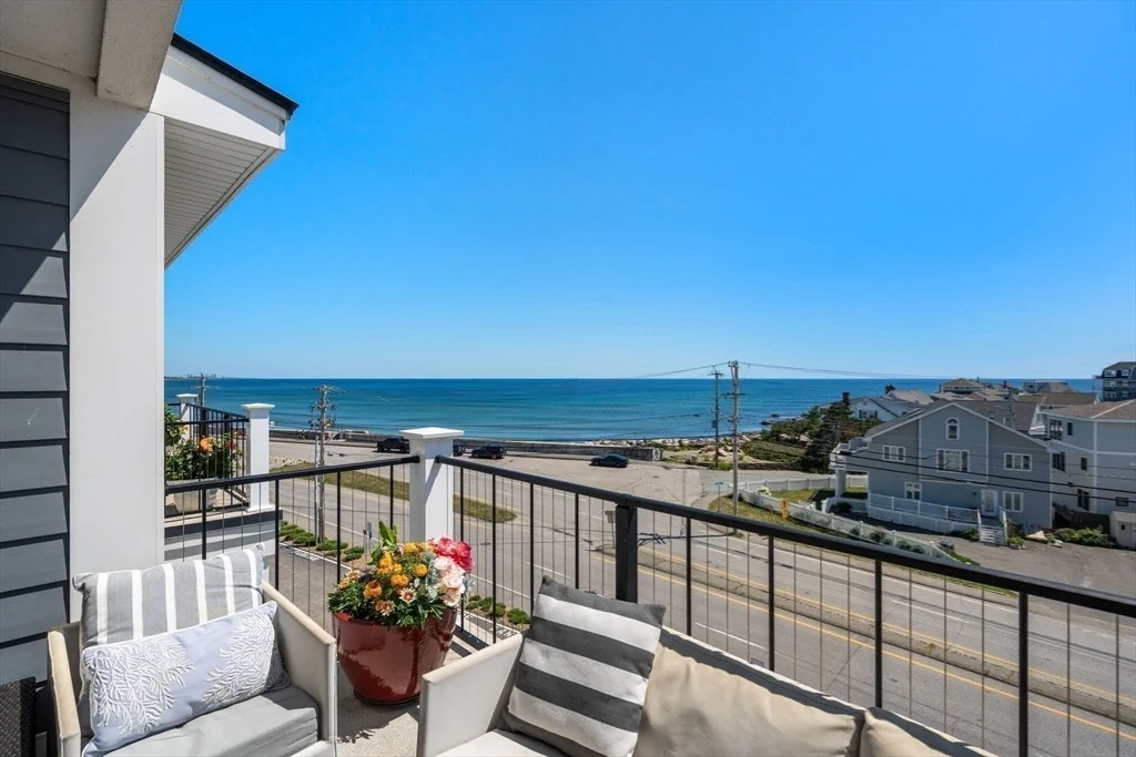 Photo of Unit 403 at 535 Ocean Blvd