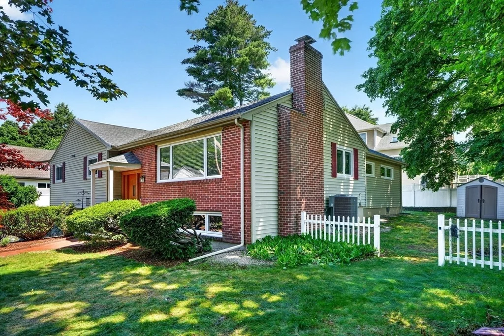 Photo of 32 Bobolink Rd