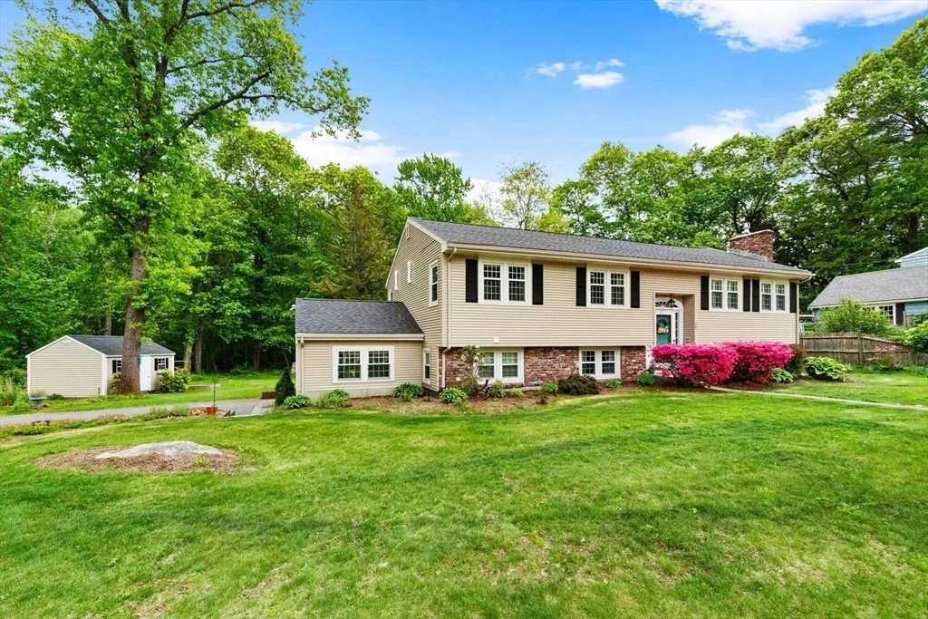 Photo of 70 Stevens Dr