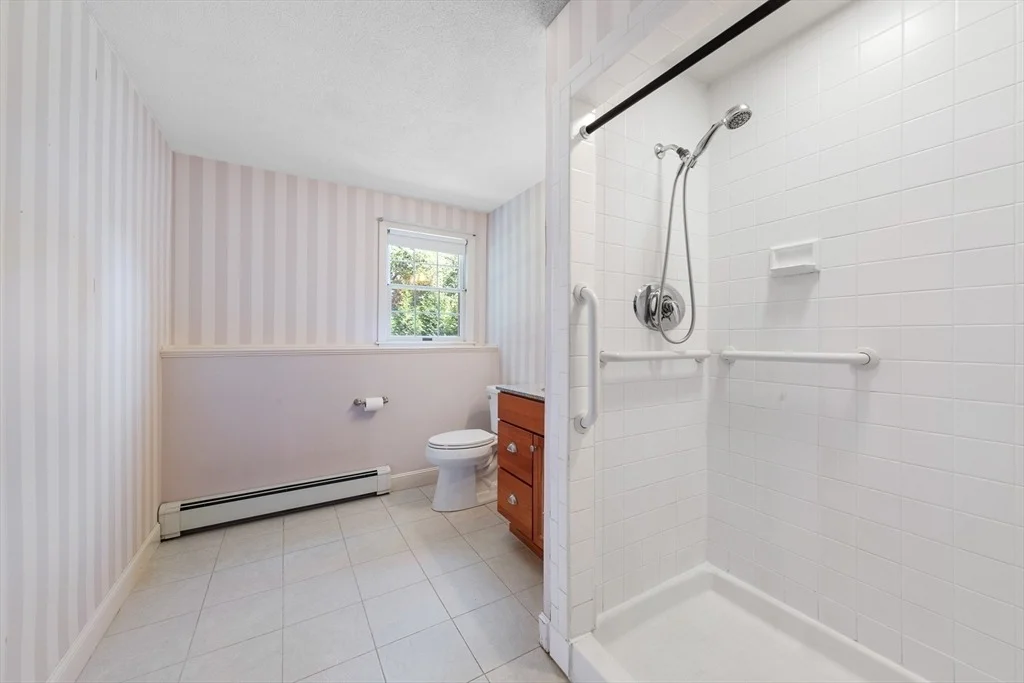 Photo of 71 Colonial Dr