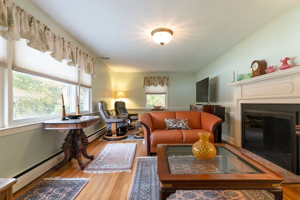 Photo of 1 Leslie Ln
