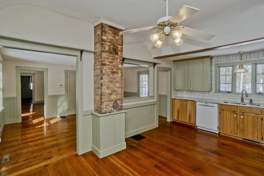 Photo of 172 Main St