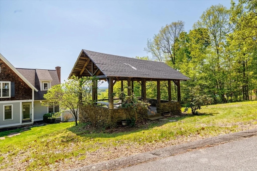 Photo of 152 Mountain Rd
