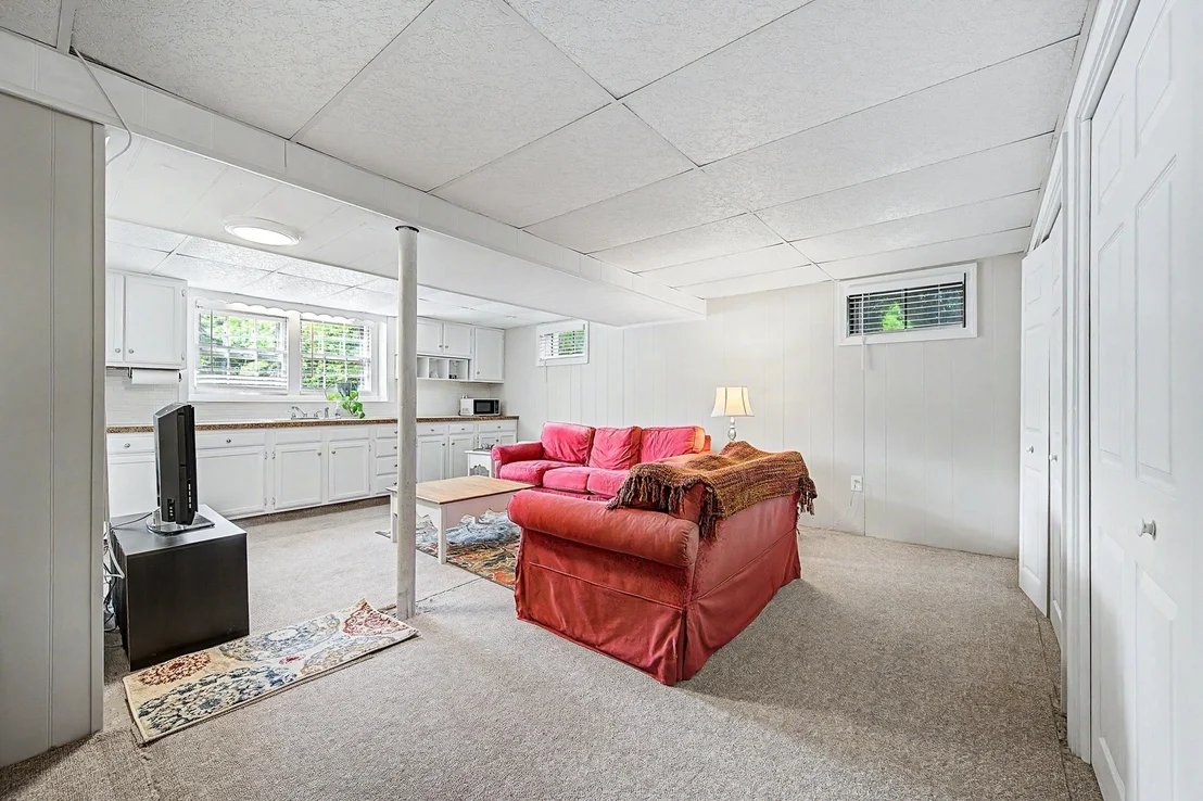 Photo of 592 Pond St