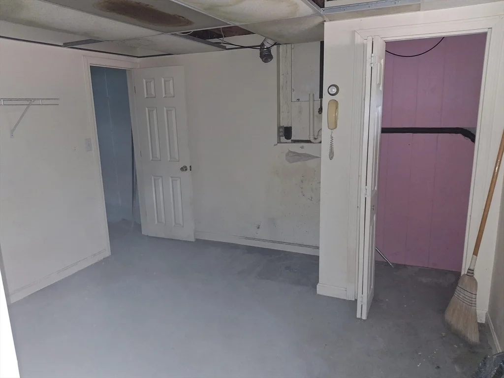 Photo of 8 Laurel Dr