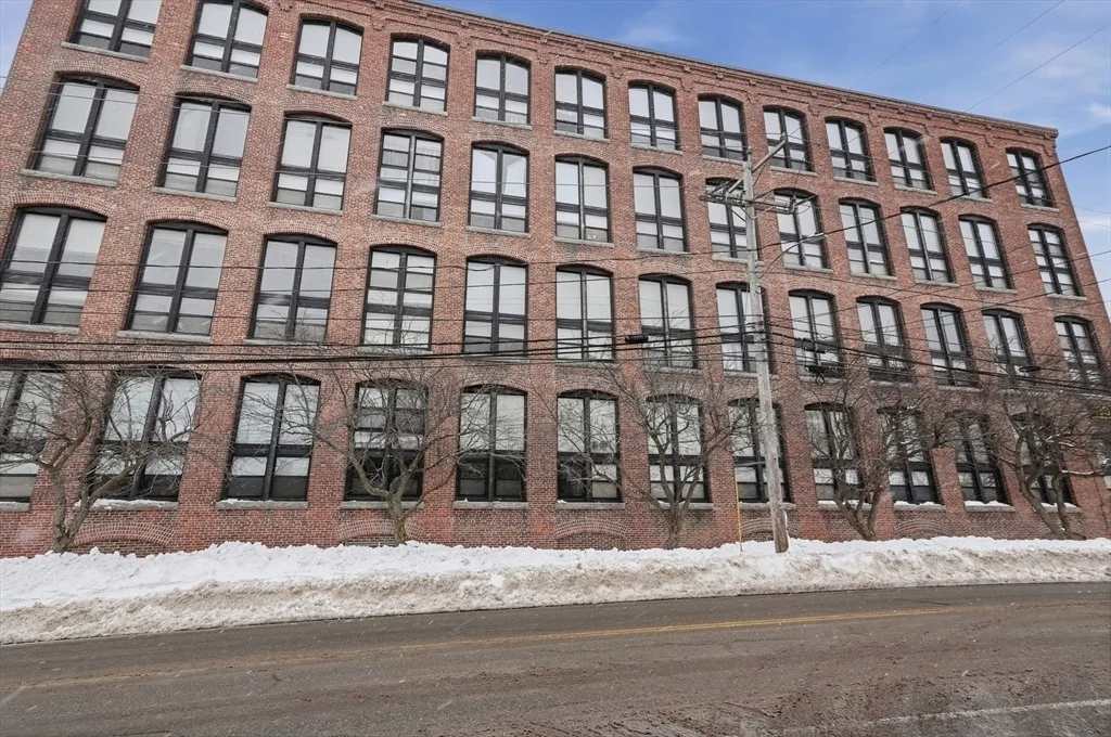 Photo of Unit 310 at 33 Maplewood Avenue